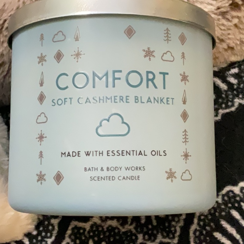 Bath and body works comfort cashmere blanket candle
